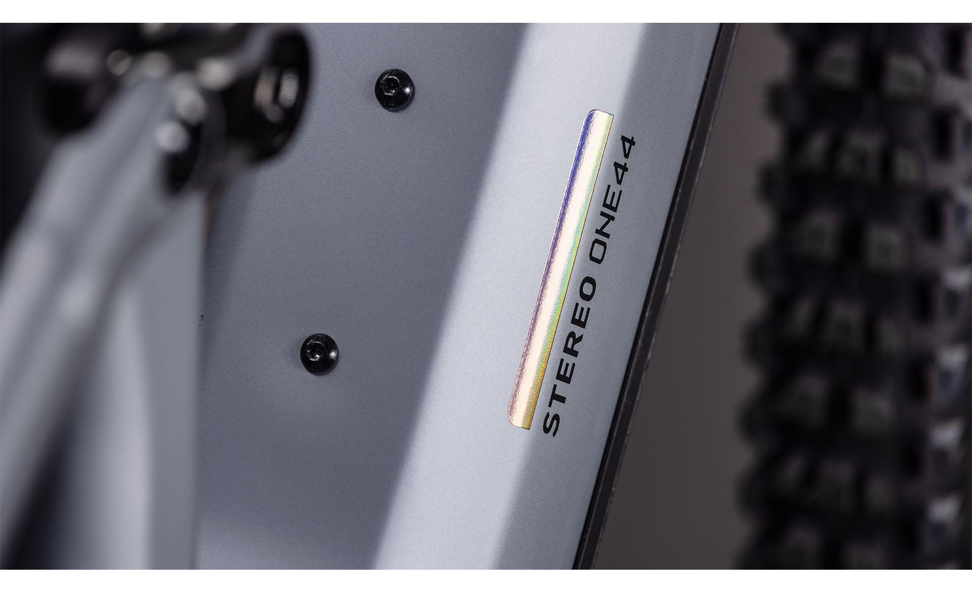 Stereo Hybrid ONE44 HPC SLX Evo 800.