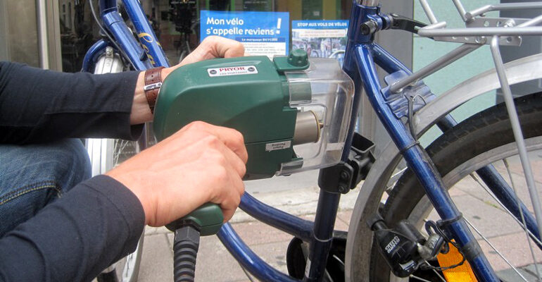 Marquage-Bicycode-Pourquoi-est-ce-devenu-obligatoire-pour-tous-les-vélos