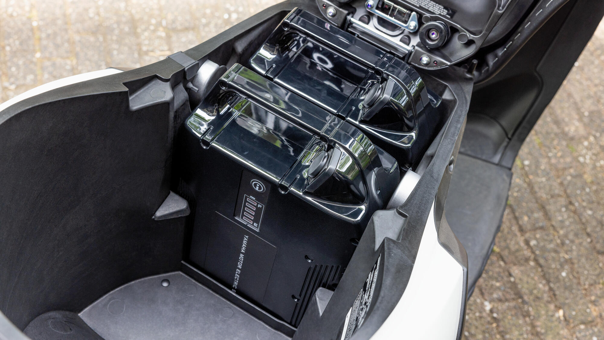 Yamaha NEO's Dual Battery – Image 4